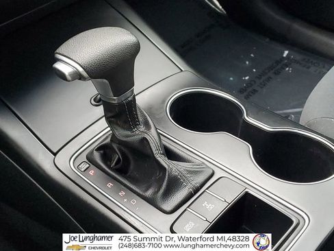 Used 2019 Kia Sorento LX image 16