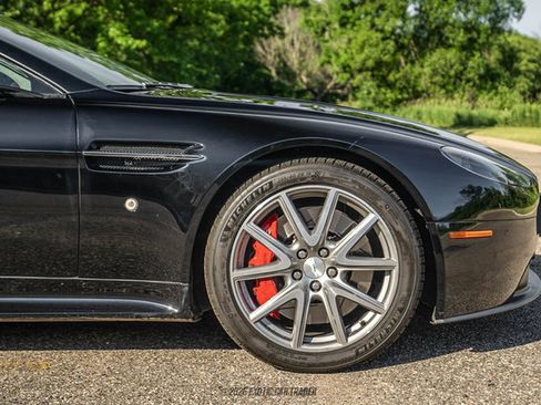 Used 2015 Aston Martin V8 Vantage GT RWD image 11