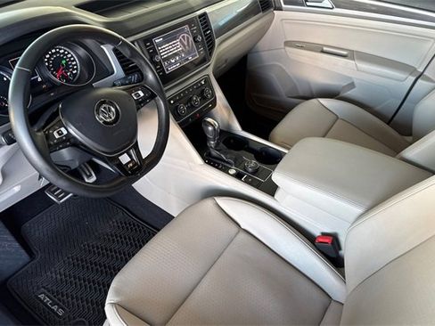 Used 2019 Volkswagen Atlas SE w/ Panoramic Sunroof Package image 10