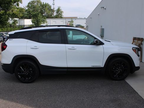 Used 2023 GMC Terrain SLT w/ Elevation Edition FWD image 32