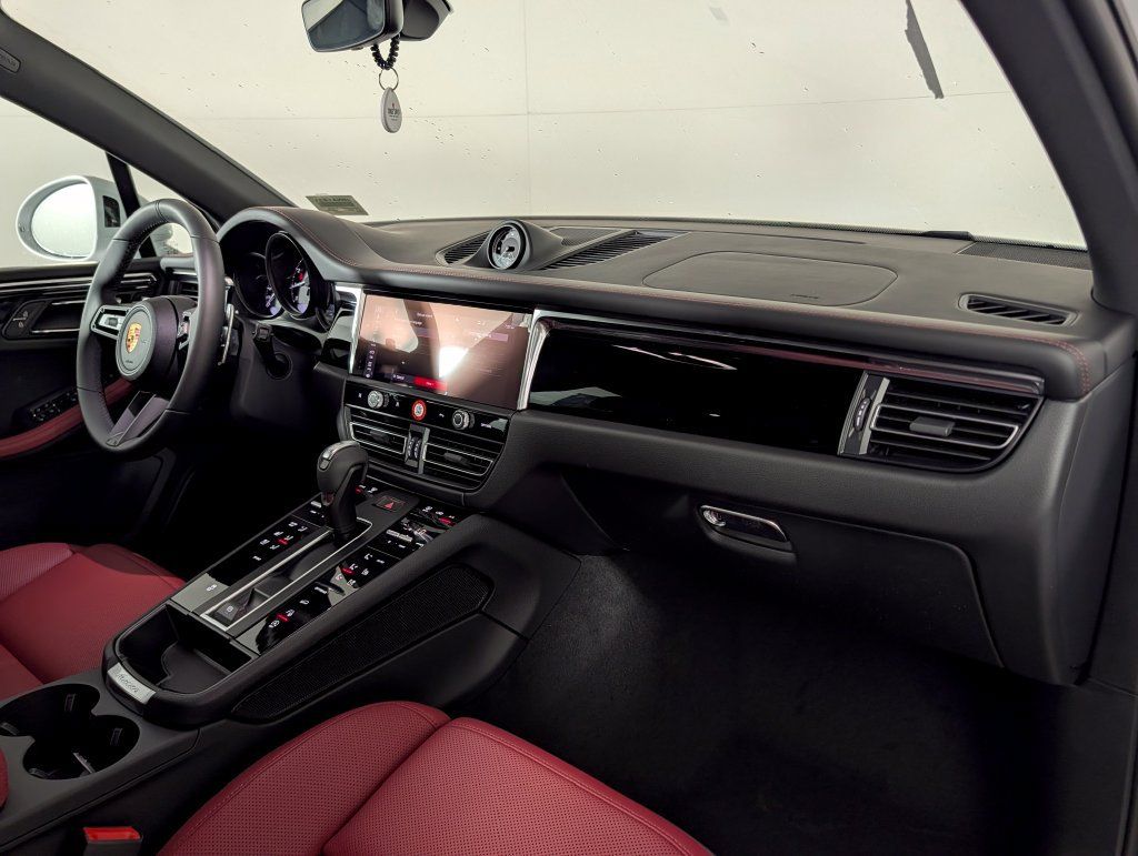 New 2026 Porsche Macan AWD/4WD image 19