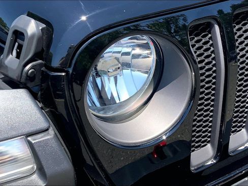 Used 2023 Jeep Wrangler Unlimited Rubicon w/ Cold Weather Group AWD/4WD image 22