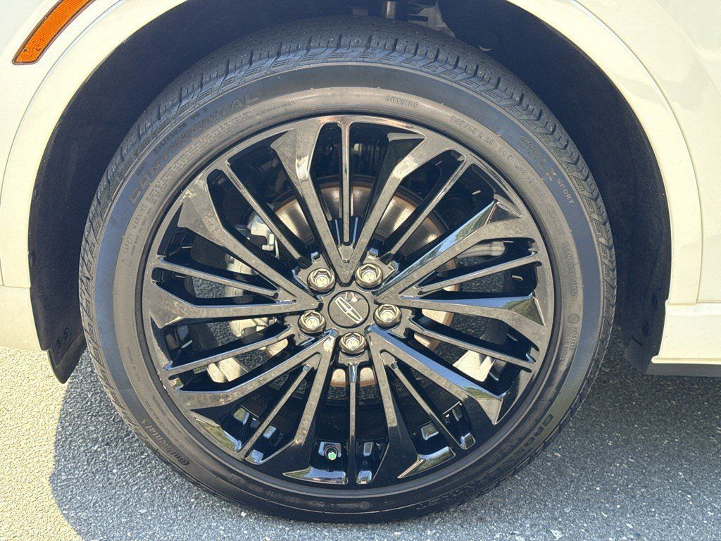 Used 2023 Lincoln Corsair Reserve w/ Equipment Group 202A FWD image 12