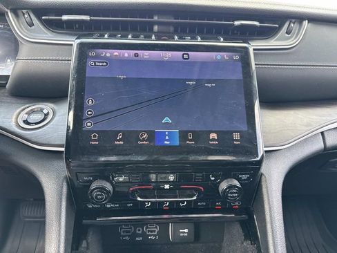 Used 2022 Jeep Grand Cherokee L Limited AWD/4WD image 25