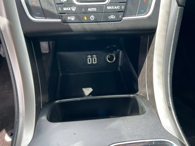 Used 2020 Ford Fusion SE FWD image 30