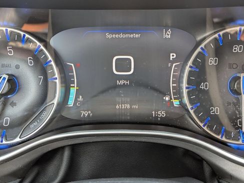Used 2023 Chrysler Pacifica Touring-L FWD image 23