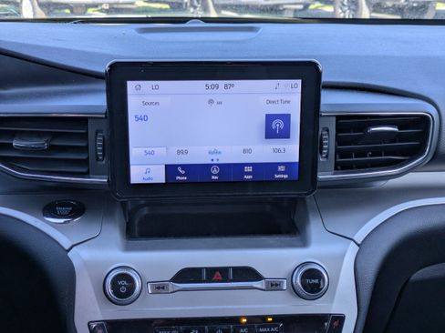 Used 2022 Ford Explorer XLT w/ Equipment Group 202A RWD image 16