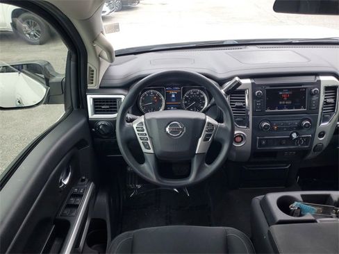 Used 2019 Nissan Titan SV image 23