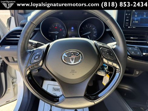 Used 2018 Toyota C-HR XLE FWD image 17