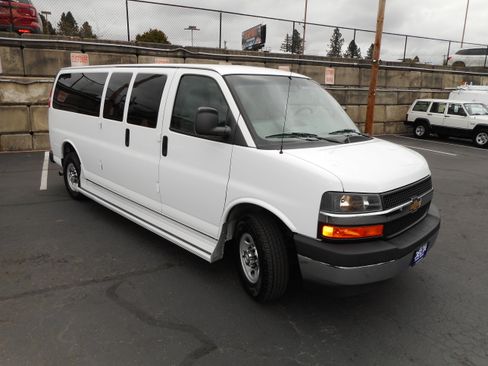 Used 2017 Chevrolet Express 3500 LT w/ LT Preferred Equipment Group RWD image 5