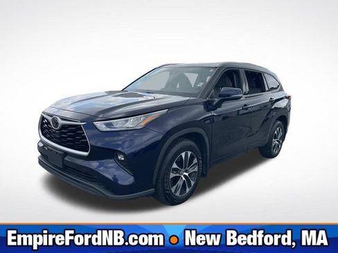 Used 2020 Toyota Highlander XLE AWD/4WD image 1