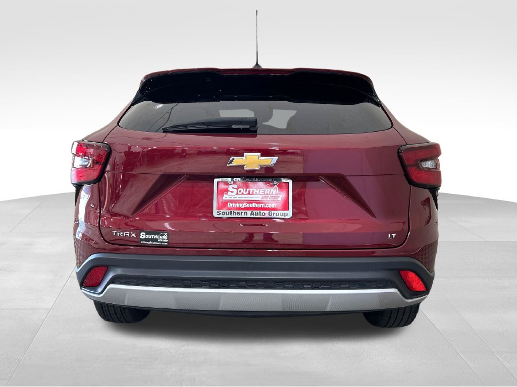 Used 2025 Chevrolet Trax LT FWD image 4