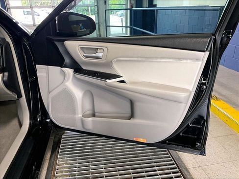 Used 2016 Toyota Camry XLE FWD image 12