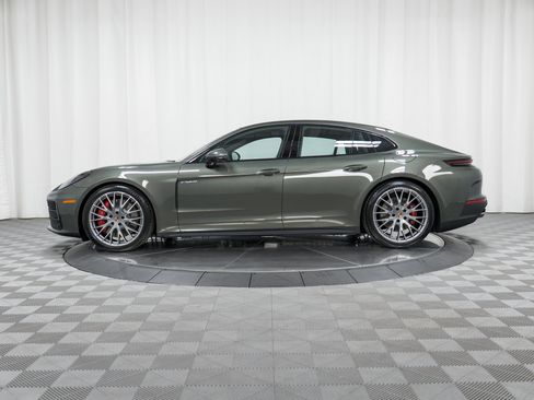 New 2026 Porsche Panamera 4S image 2