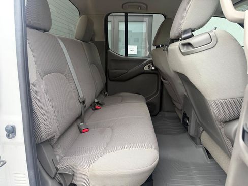 Used 2011 Nissan Frontier SV RWD image 17