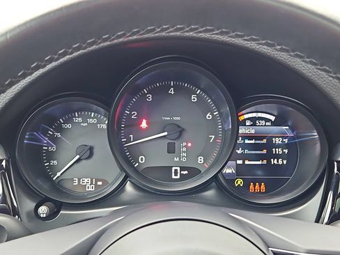 Certified 2023 Porsche Macan AWD/4WD image 34