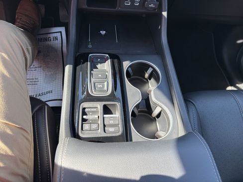 Used 2025 Honda Pilot Elite image 21