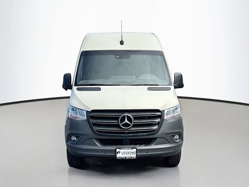 Used 2021 Mercedes-Benz Sprinter 2500 image 4