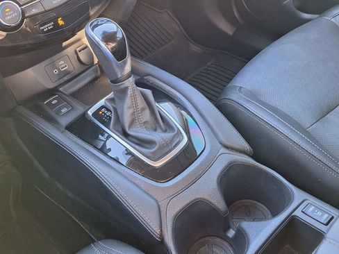 Used 2019 Nissan Rogue SL w/ Premium Package image 24