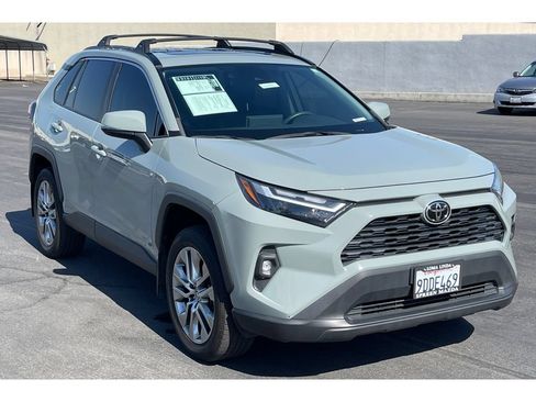 Used 2022 Toyota RAV4 XLE Premium AWD/4WD image 9