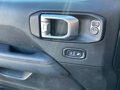 Used 2021 Jeep Gladiator Overland image 14