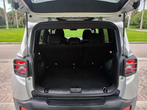 Used 2017 Jeep Renegade Altitude FWD image 53
