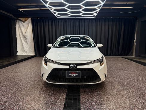 Used 2021 Toyota Corolla LE image 2