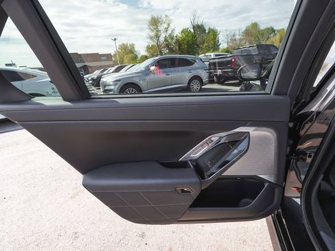 Used 2024 BMW 750e xDrive w/ Premium Package AWD/4WD image 11