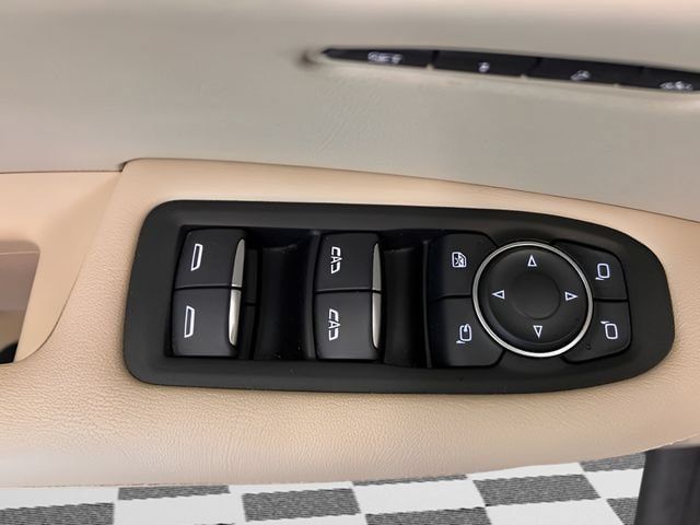 Used 2017 Cadillac XT5 Luxury FWD image 20