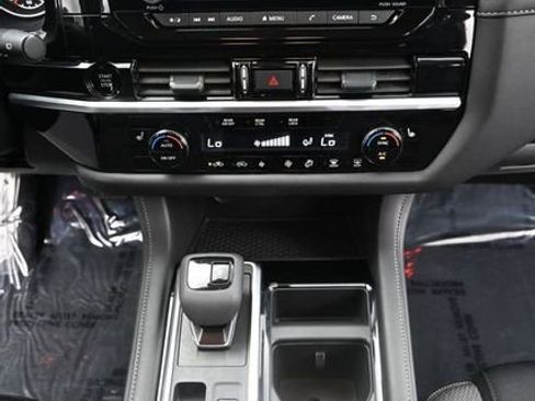 Used 2025 Nissan Pathfinder SV FWD image 15