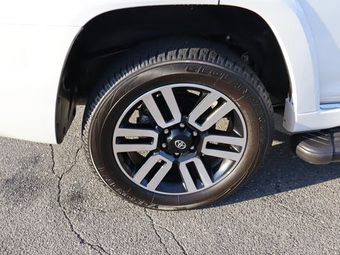 Used 2024 Toyota 4Runner Limited AWD/4WD image 42