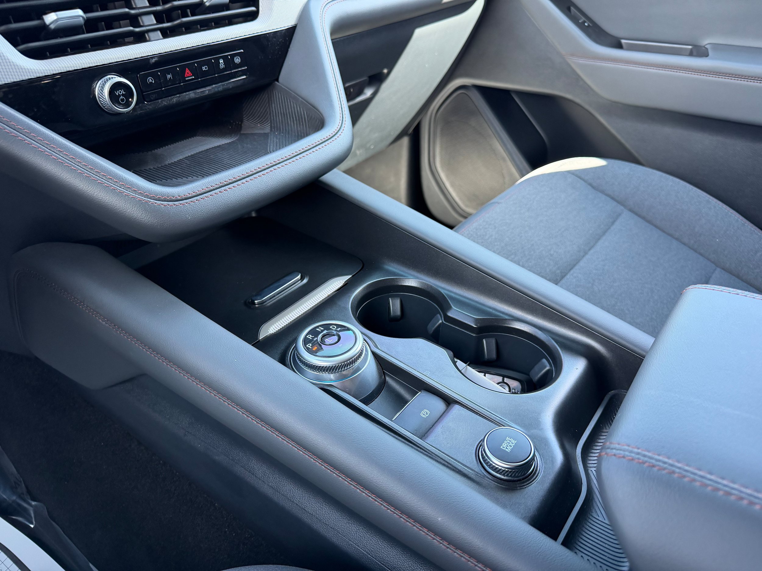Used 2025 Ford Explorer Active AWD/4WD image 22