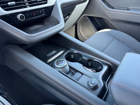 Used 2025 Ford Explorer Active AWD/4WD image 22