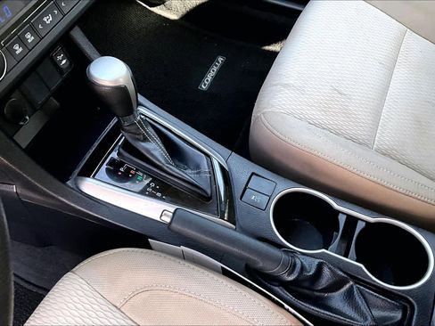 Used 2016 Toyota Corolla LE FWD image 17