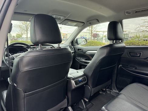 Certified 2019 Toyota Highlander Plus AWD/4WD image 14