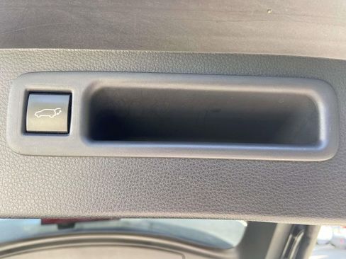 Used 2023 Toyota Highlander XLE FWD image 22