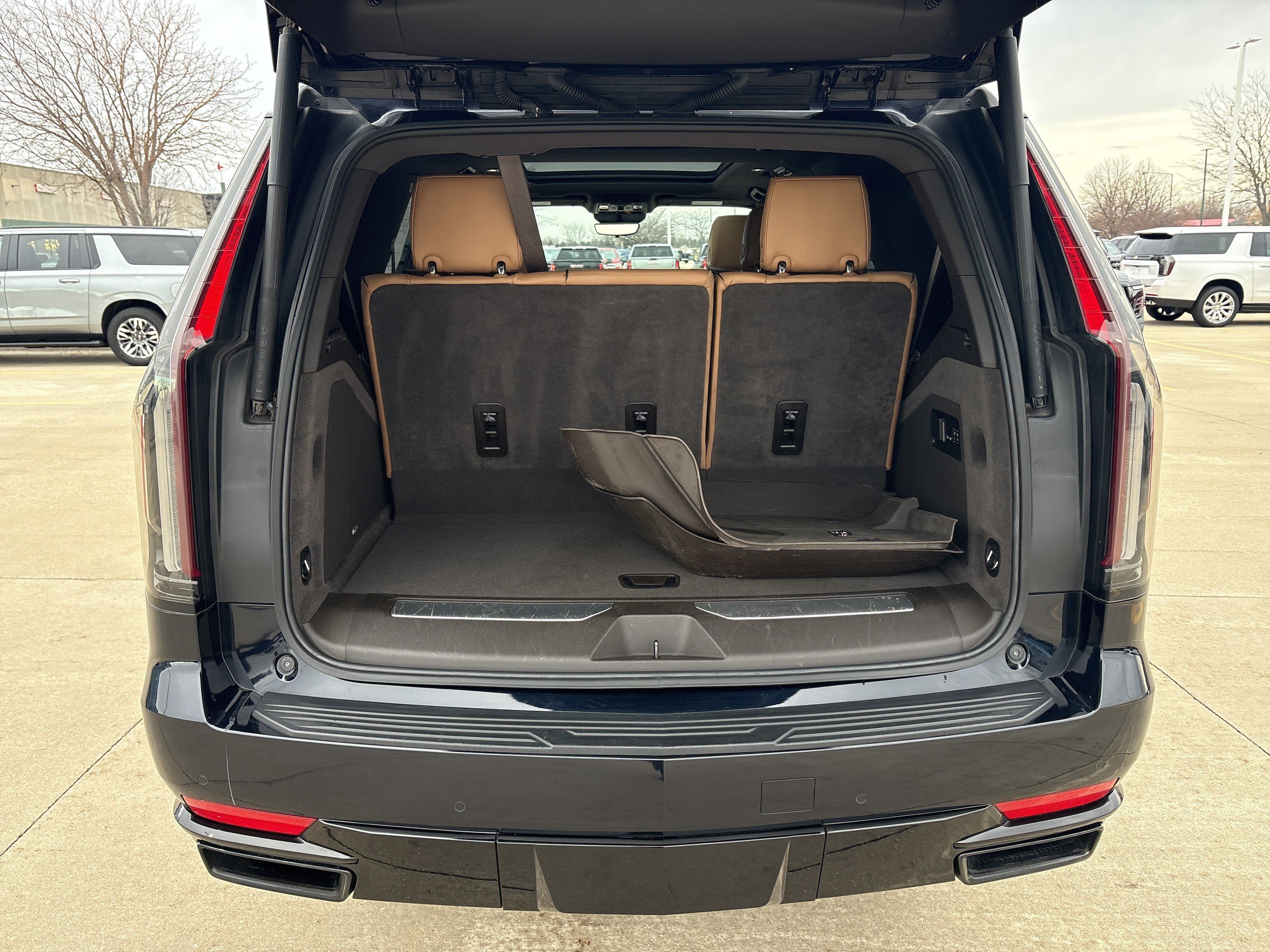 Used 2021 Cadillac Escalade Sport w/ Driver Assist Tech Package AWD/4WD image 7
