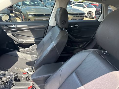 Used 2019 Volkswagen Jetta SEL w/ Cold Weather Package FWD image 11