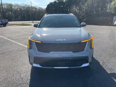 Used 2025 Kia Sorento S w/ Panoramic Sunroof Package image 2