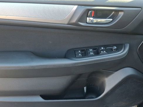 Used 2018 Subaru Outback 2.5i Premium image 12