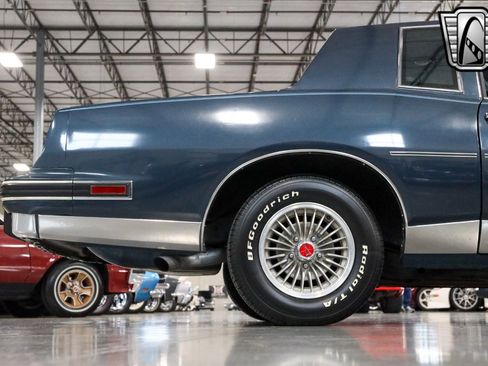 Used 1987 Pontiac Grand Prix LE image 7