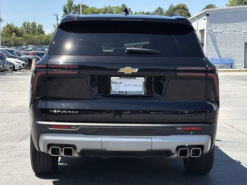 Used 2026 Chevrolet Traverse LT FWD image 4