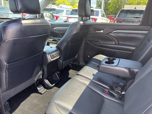 Used 2017 Toyota Highlander Limited Platinum AWD/4WD image 24