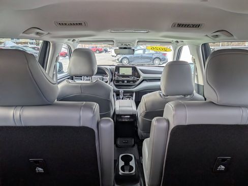 Used 2026 Toyota Highlander XLE image 14