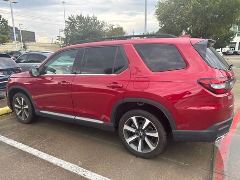 Used 2025 Honda Pilot Elite image 3