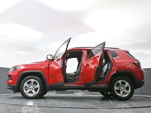 Used 2024 Jeep Compass Latitude image 75