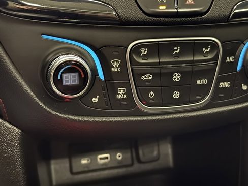 Used 2022 Chevrolet Equinox RS w/ RS Leather Package image 27