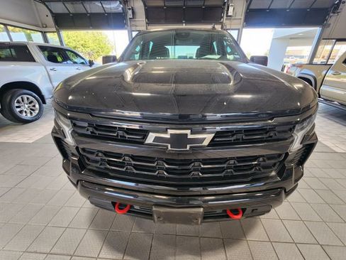 Used 2023 Chevrolet Silverado 1500 RST w/ Redline Edition AWD/4WD image 2
