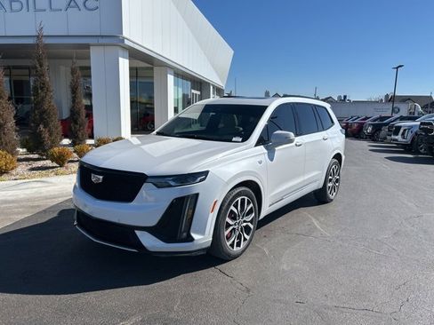 Used 2023 Cadillac XT6 Sport image 2