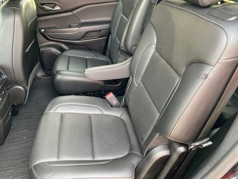 Used 2022 GMC Acadia SLT w/ Elevation Edition image 17